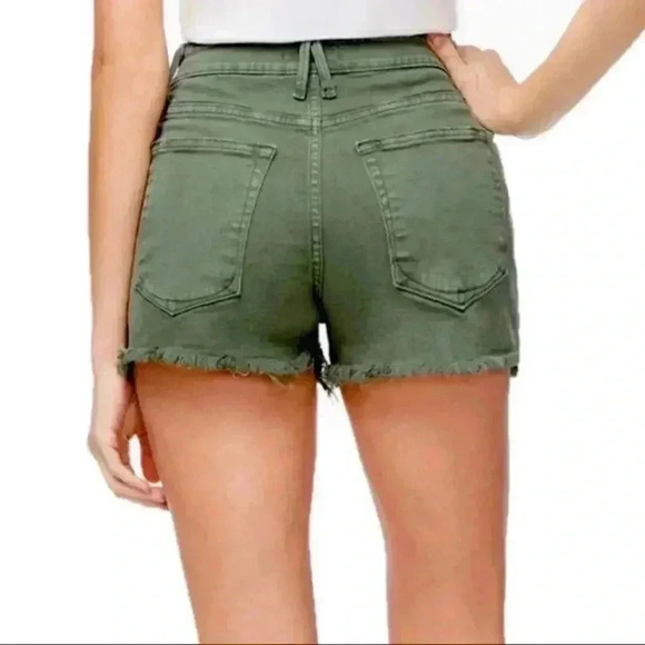 Good American Shorts High Waist
Cut Off Shorts in Green Olive - Picture 7 of 7